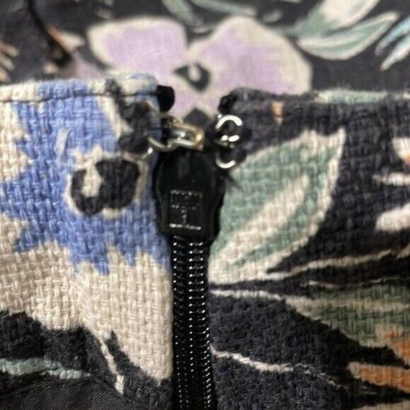 Gap Shorts Chino Textured Side Zip Tropical Floral Print Size 4 5 FOR $25 💵 💲 - Picture 6 of 7